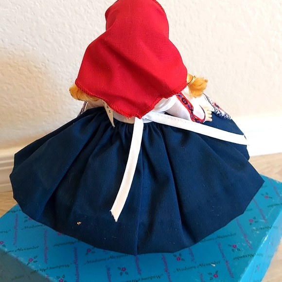 Madame Alexander 8" Doll, Russia #548 - Vintage - Picture 3 of 8